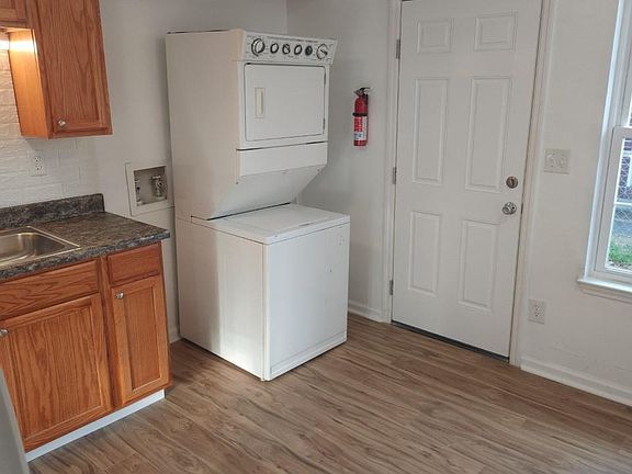 3rd image of 1706 Selden Ave
