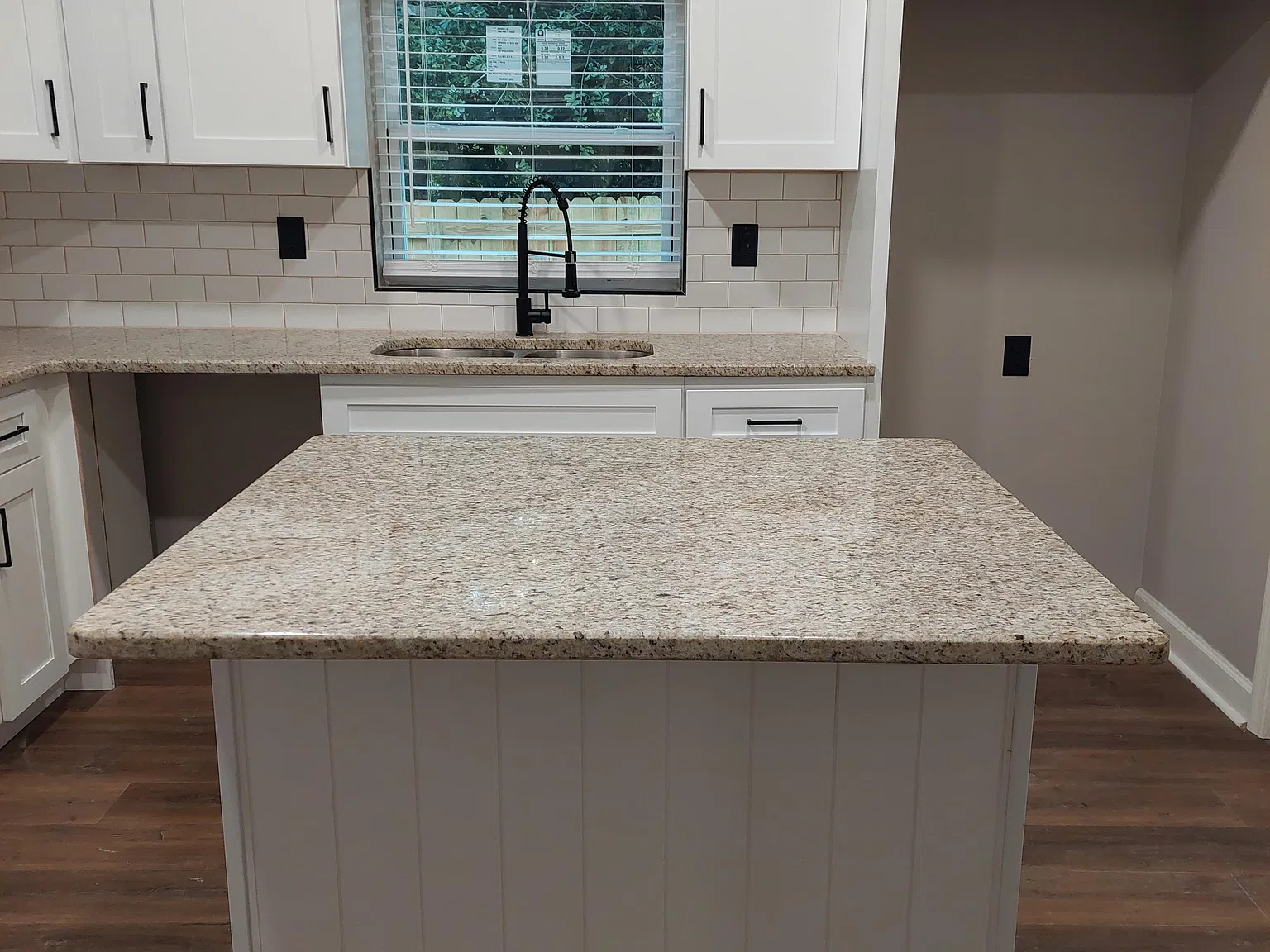 3 bed, 1200 sqft, $1,649 — Photo 4