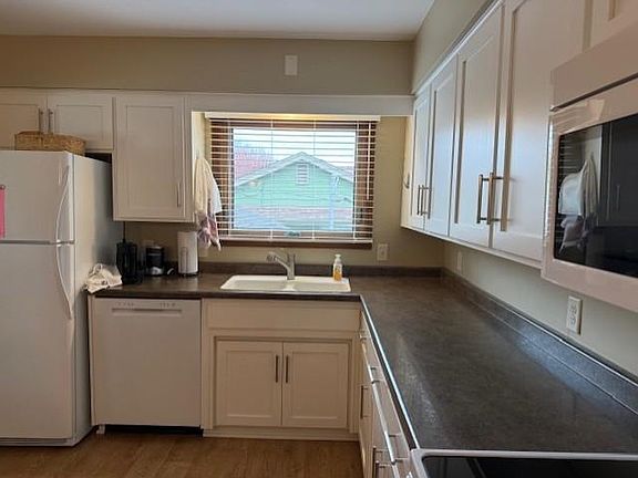 3rd image of 1716 Edgewood Rd