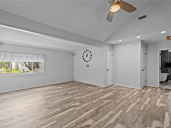 5th image of 856 Little Bay Ave