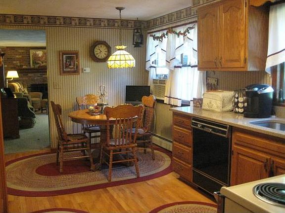 3rd image of 51 Matthew Dr