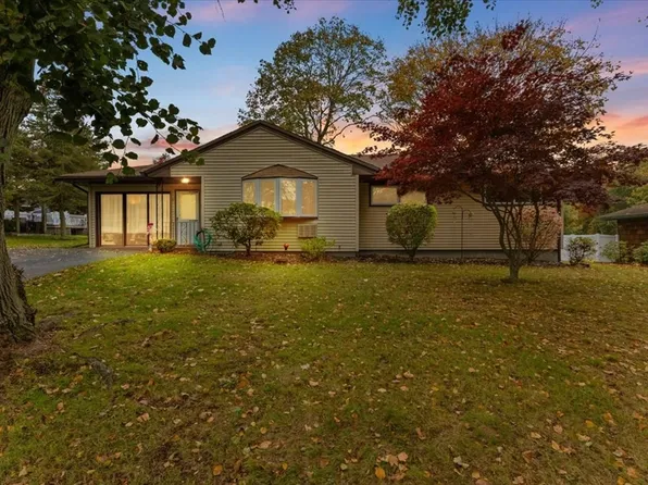 51 Linden Dr, Somerset, MA 02726