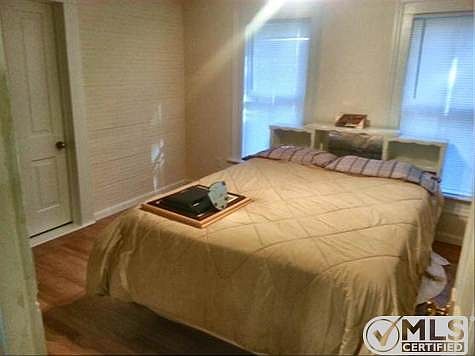 5th image of 250 Clark Dr