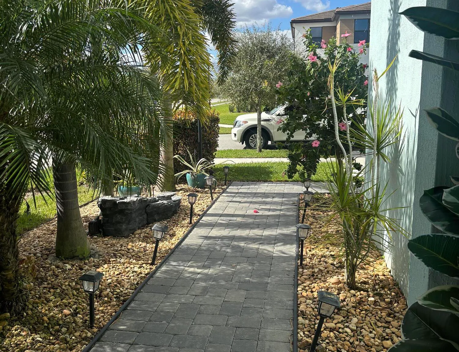 5 bed, 3.0 bath, 2750 sqft, $4,500 — Photo 2