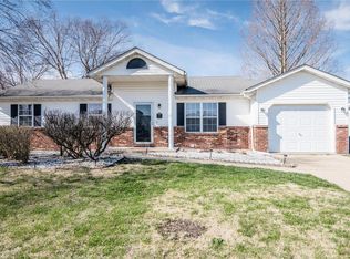 45 Crest Dr, Highland, IL 62249