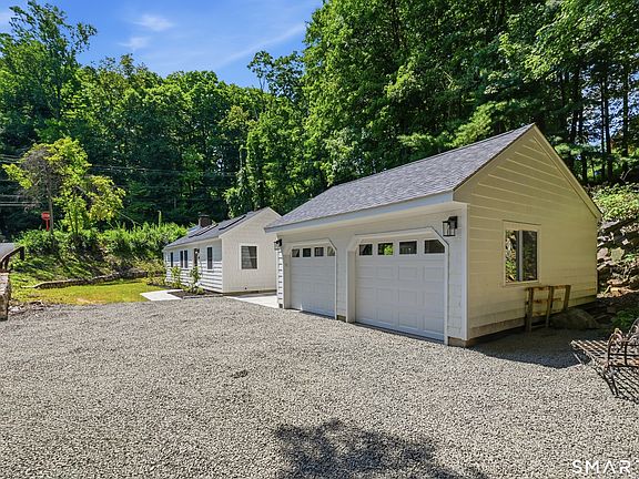 2nd image of 224 Ramapoo Road