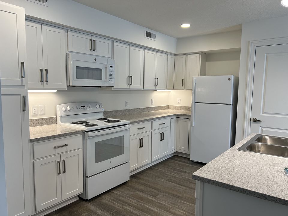 1st image of 6160 Commerce Dr #3204