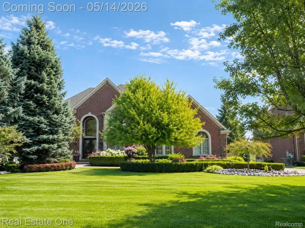 2483 Spyglass Dr, Oakland, MI 48363
