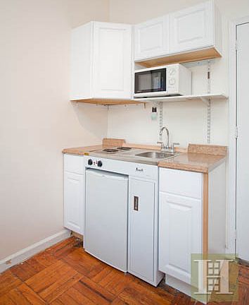 4th image of 140 W 69th St APT 86C