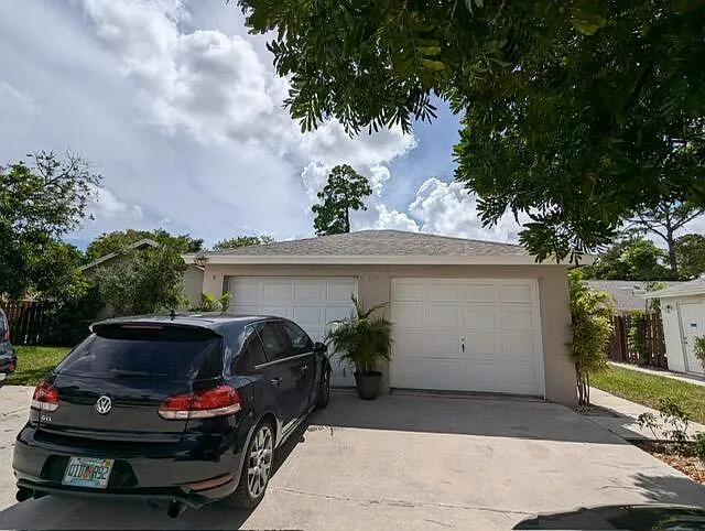 1157 Hyacinth Pl #C1 — Photo 3