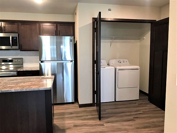 4th image of 3125 Gateway Dr #7