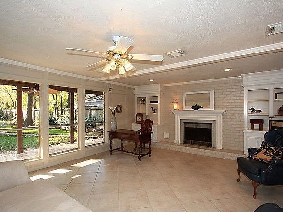 tHE HUGE FAMILY ROOM HAS BUILT-IN SHELVING & A GREAT VIEW