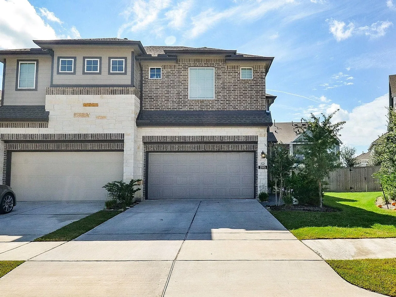 3 bed, 2.5 bath, 1674 sqft, $2,300 — Photo 1
