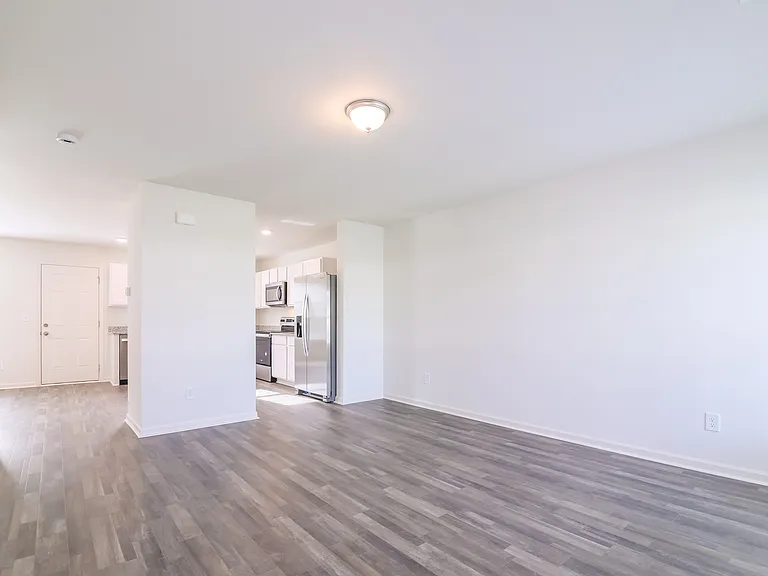 2205 Samuel Ln — Photo 2
