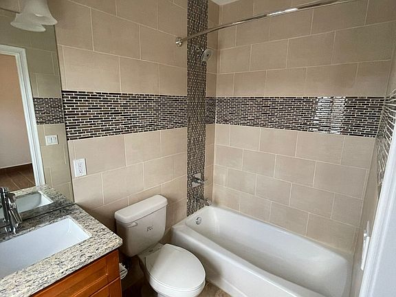 4th image of 603 NW 28th St #5