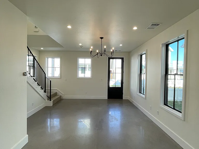 1803 Oso Ave — Photo 11
