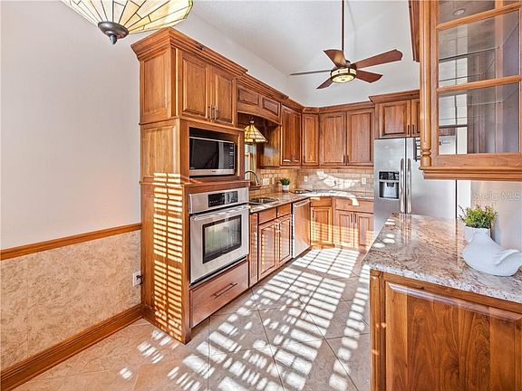 4th image of 545 Eastbridge Dr
