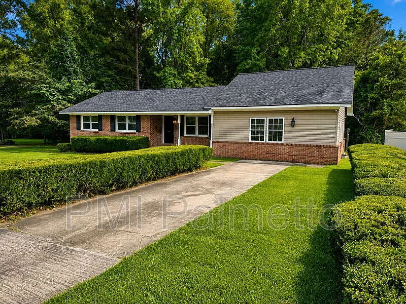 4 bed, 2.0 bath, 2648 sqft, $2,350 — Photo 3