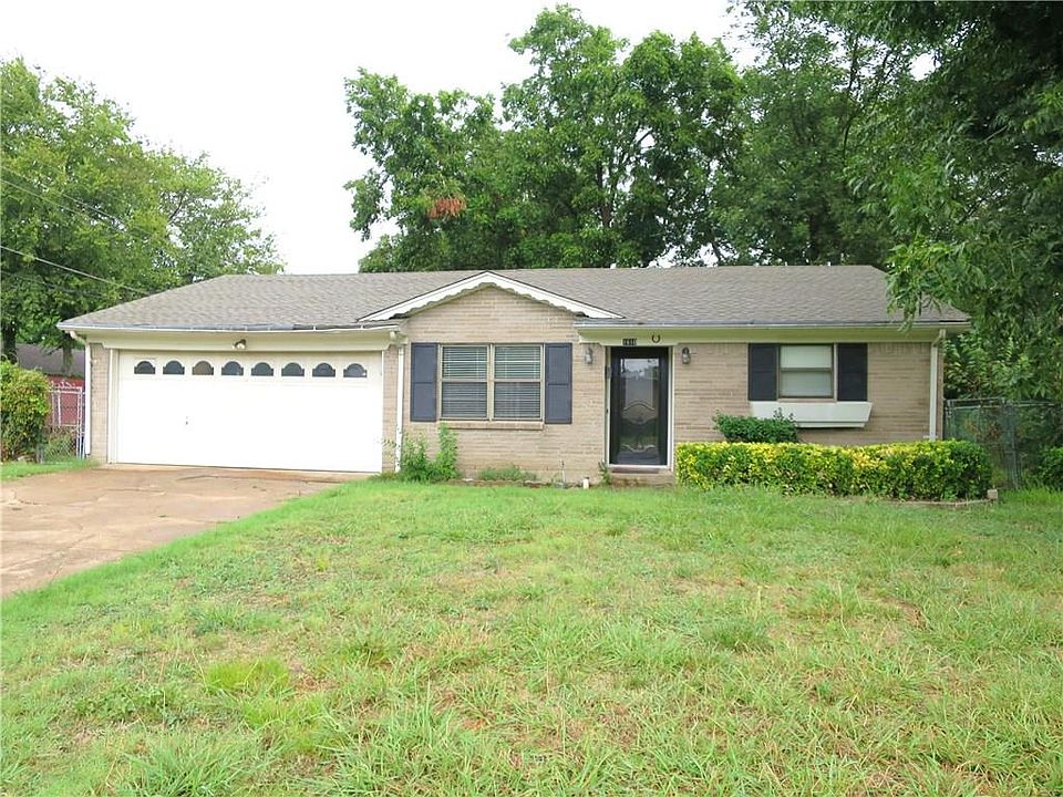 1st image of 1610 W Shore Dr