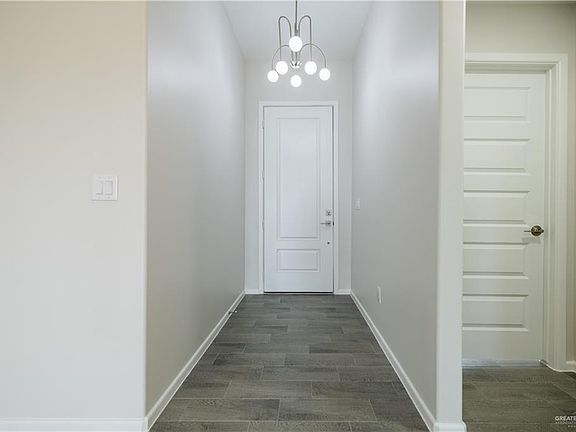 3rd image of 1109 N Altuve Dr