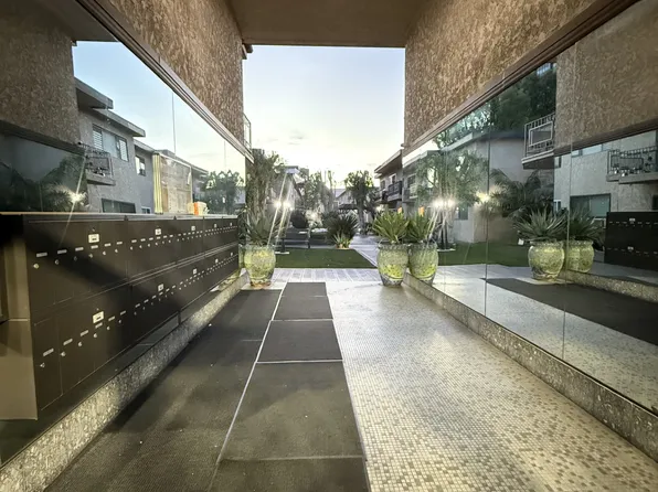 Encino Royal, 4733 Haskell Ave #35, Encino, CA 91436