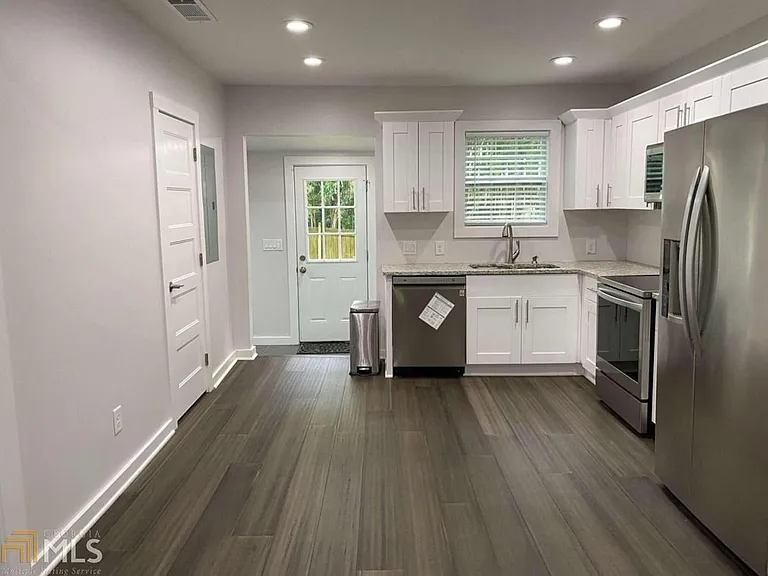 1127 Dobbs Dr SE — Photo 6