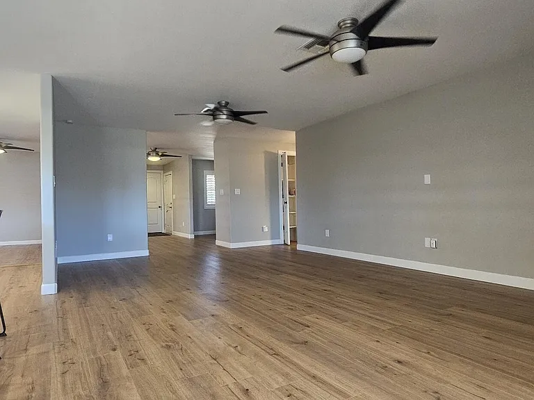 1131 E Redfield Rd — Photo 12