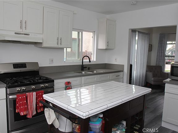 3rd image of 818 S Sloan Ave