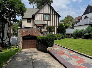 18219 Henley Rd, Jamaica, NY 11432