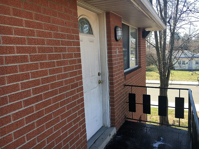 712-714 Riverview Dr — Photo 21