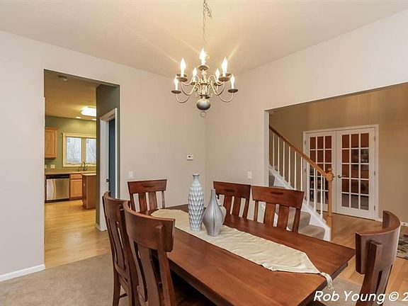 4th image of 240 Calais Ct SE