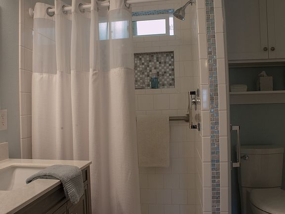 5th image of 807 Westshore Dr NE APT F21