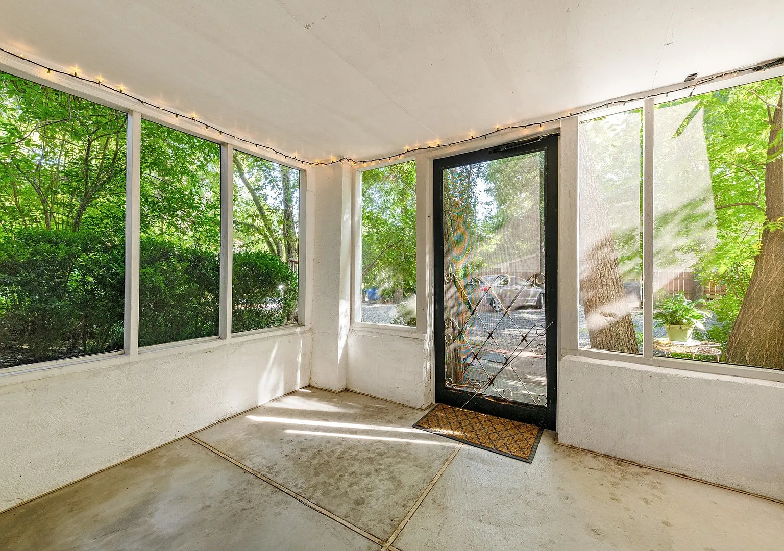 1501 West 9th Street — Photo 2