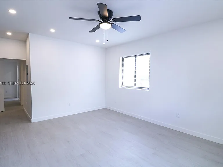 221 SW 11th Ave #2 — Photo 2