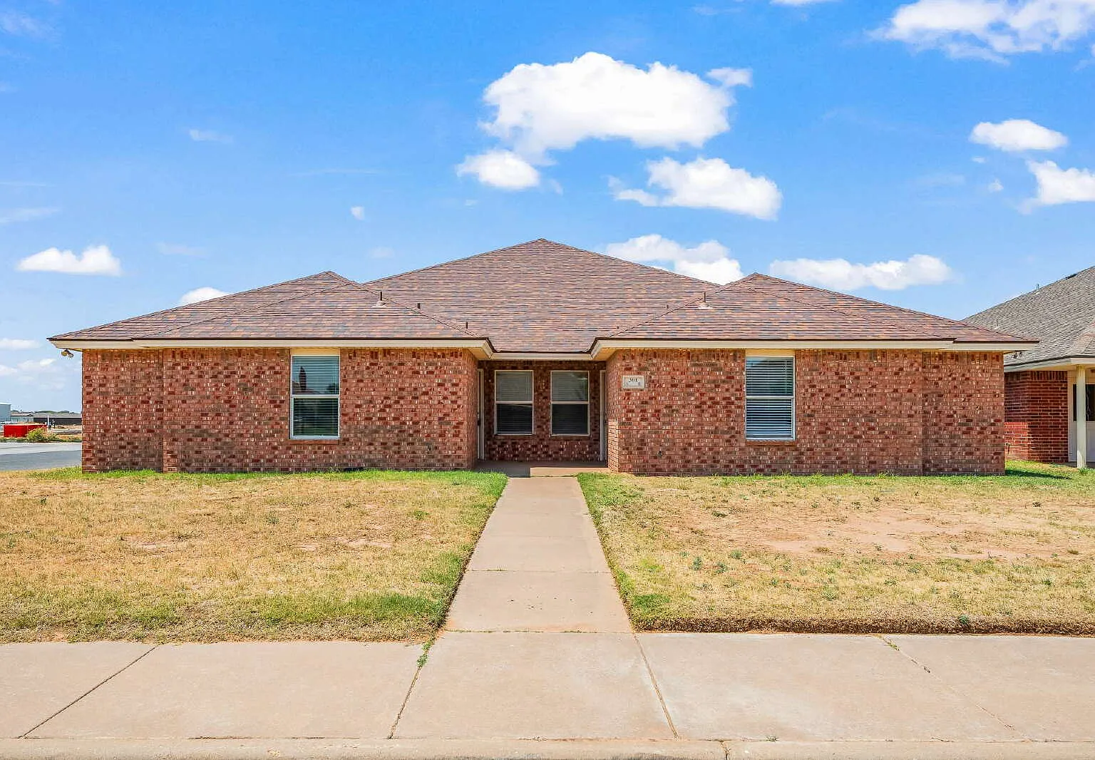 3 bed, 3.0 bath, 1370 sqft, $1,200 — Photo 1