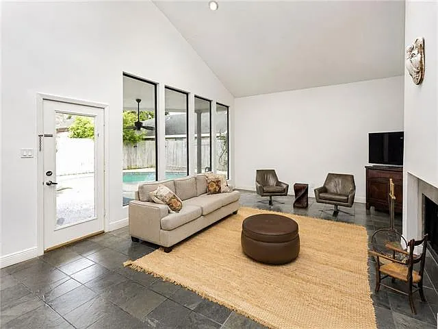 3704 Severn Ave — Photo 9