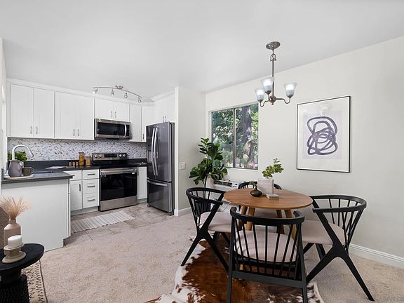 5th image of 7944 Mission Center Ct Unit H