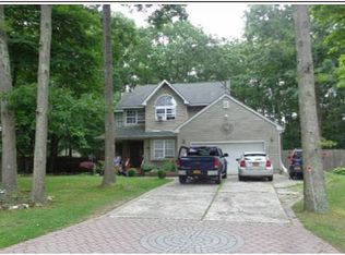 528 Rowlinson Dr, Shirley, NY 11967