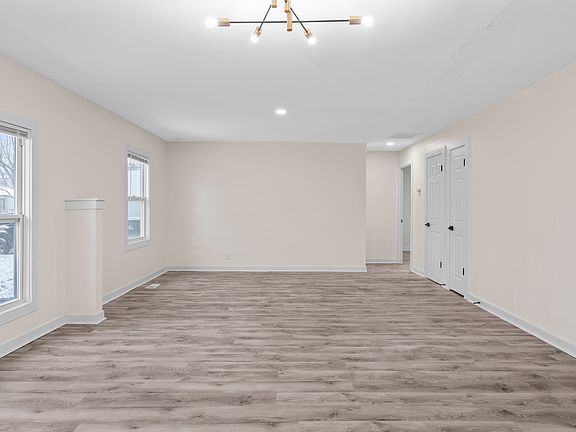 4th image of 7521 E 36th St