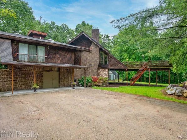 11600 Kerns Way, Fenton, MI 48430