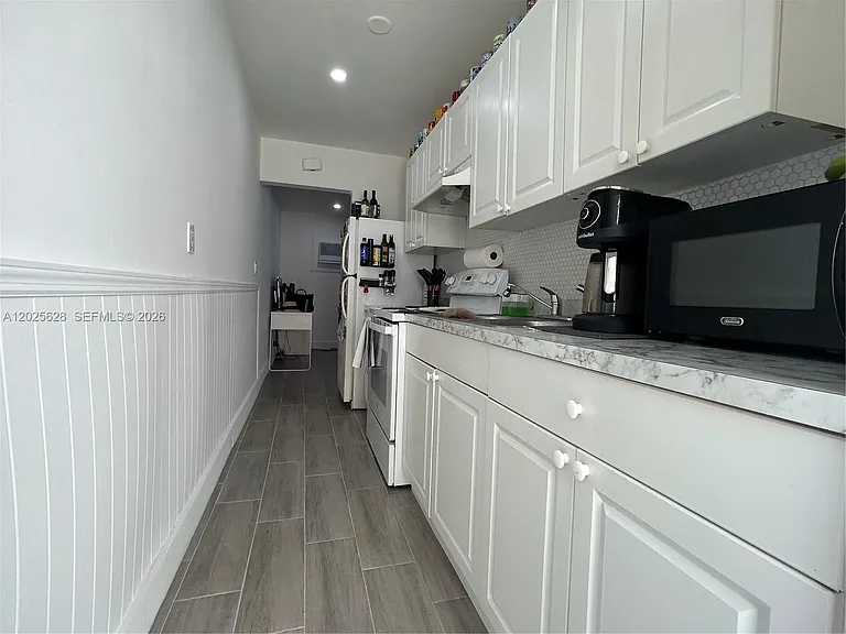 1019 NE 17th Ter #4 — Photo 5
