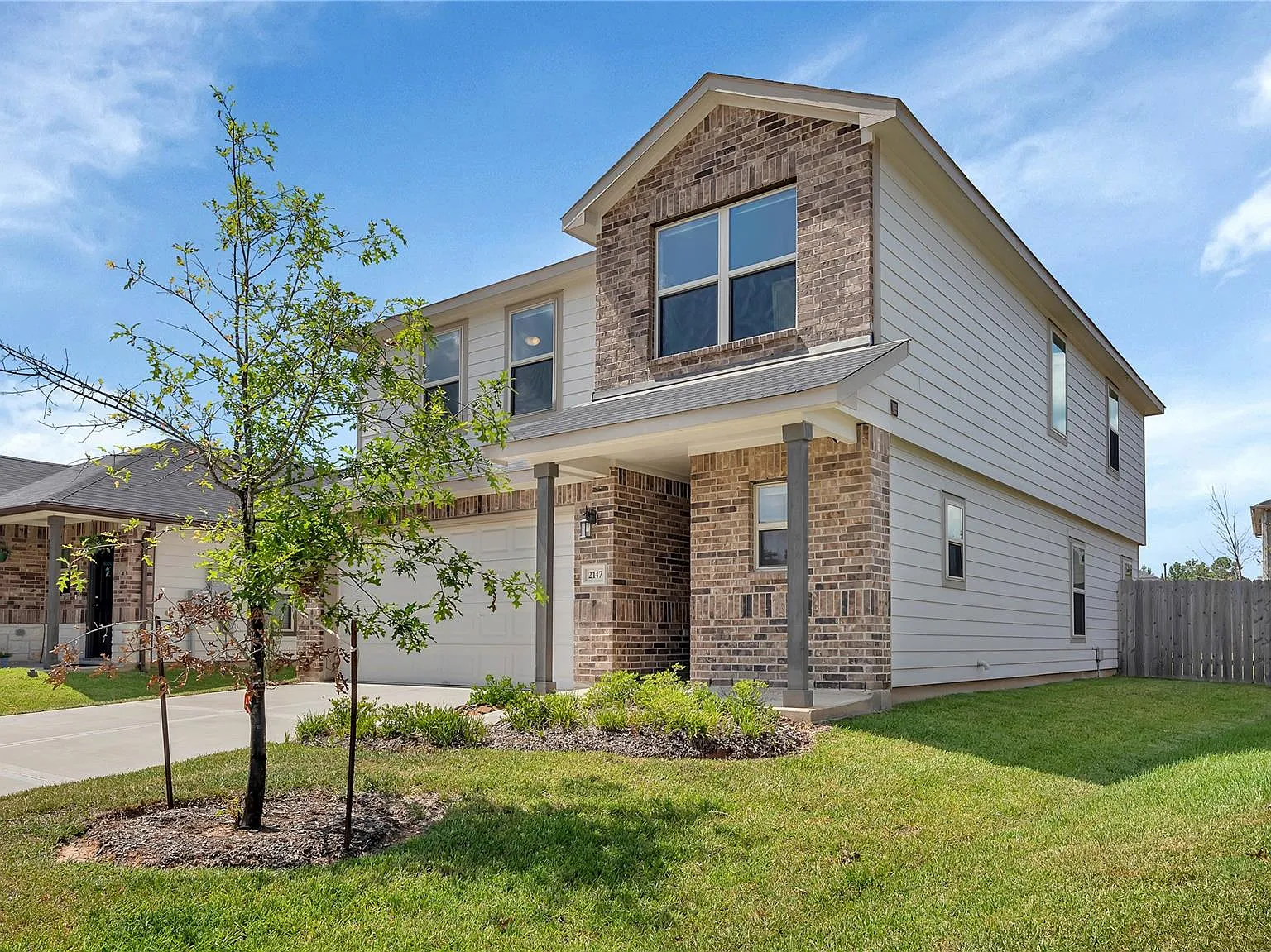 4 bed, 2.5 bath, 1941 sqft, $2,100 — Photo 3