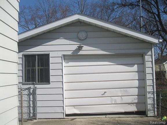 3rd image of 648 Pettibone Ave