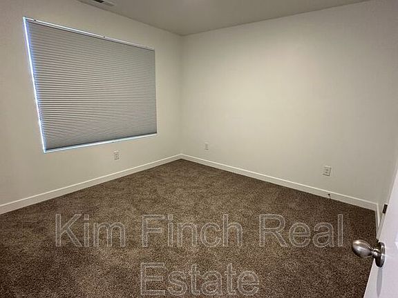 5th image of 887 E Seaside St