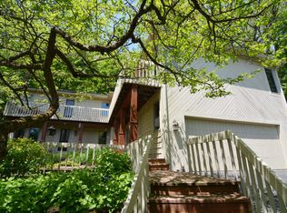 42W526 Hidden Springs Dr, St Charles, IL 60175
