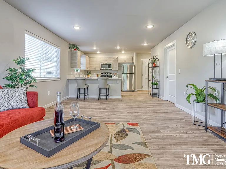 Waterford Terrace Apartments — Photo 9