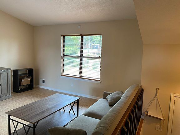 5th image of 3504 Greenwood Drive