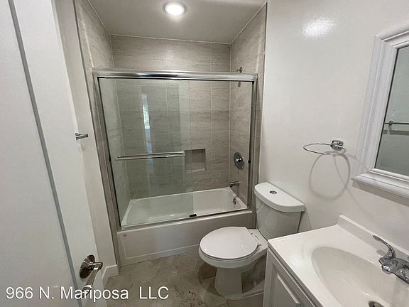 5th image of 966 N Mariposa Ave #21