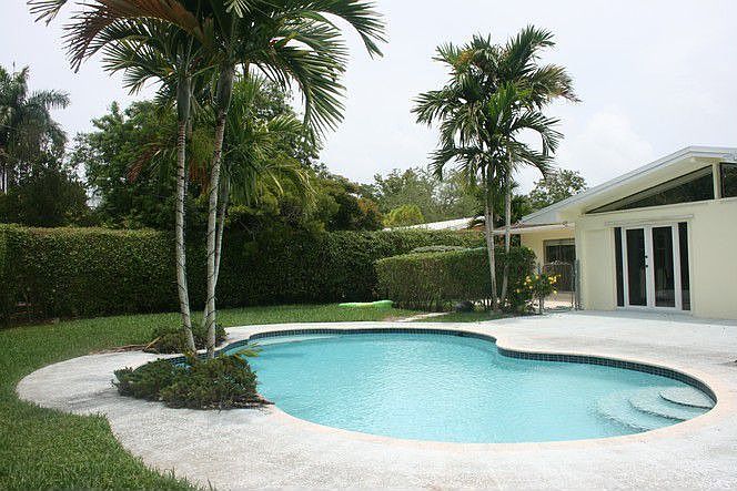 2nd image of 5841 SW 86th St