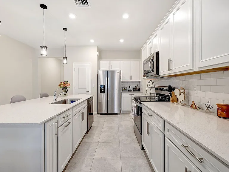 1807 SE Ocean Cove Way — Photo 9